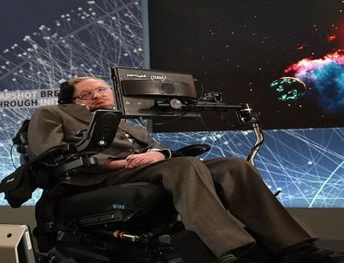 Στίβεν Χόκινγκ: Όλες οι σκέψεις του μεγάλου φυσικού για το Θεό, την ζωή και το Σύμπαν